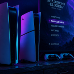 ps5 slim vs ps5 côte à côte sous lumière gaming